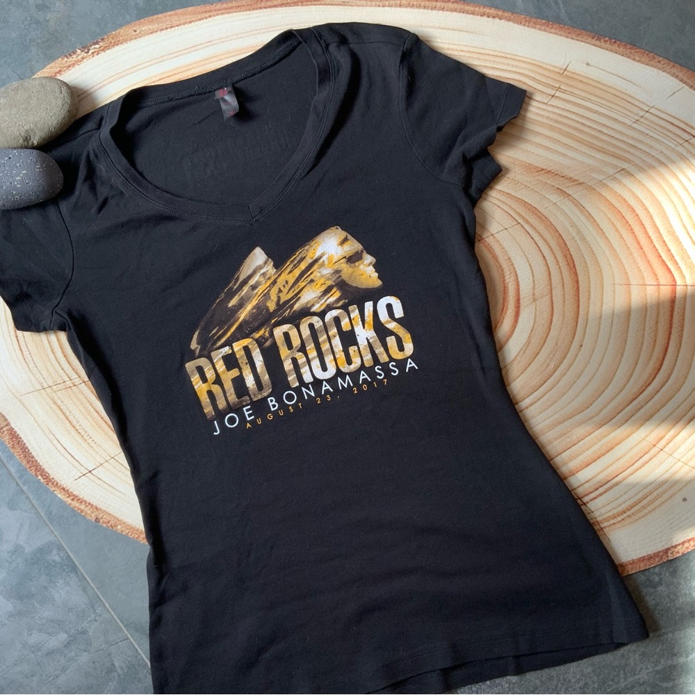 🎸 Joe Bonamassa Red Rocks Concert Tee – Women’s Fitted Medium (2017)